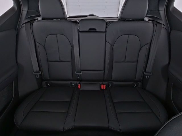 Volvo XC40 Plus Dark B4 20''LM Pano 360kam AHK Harman