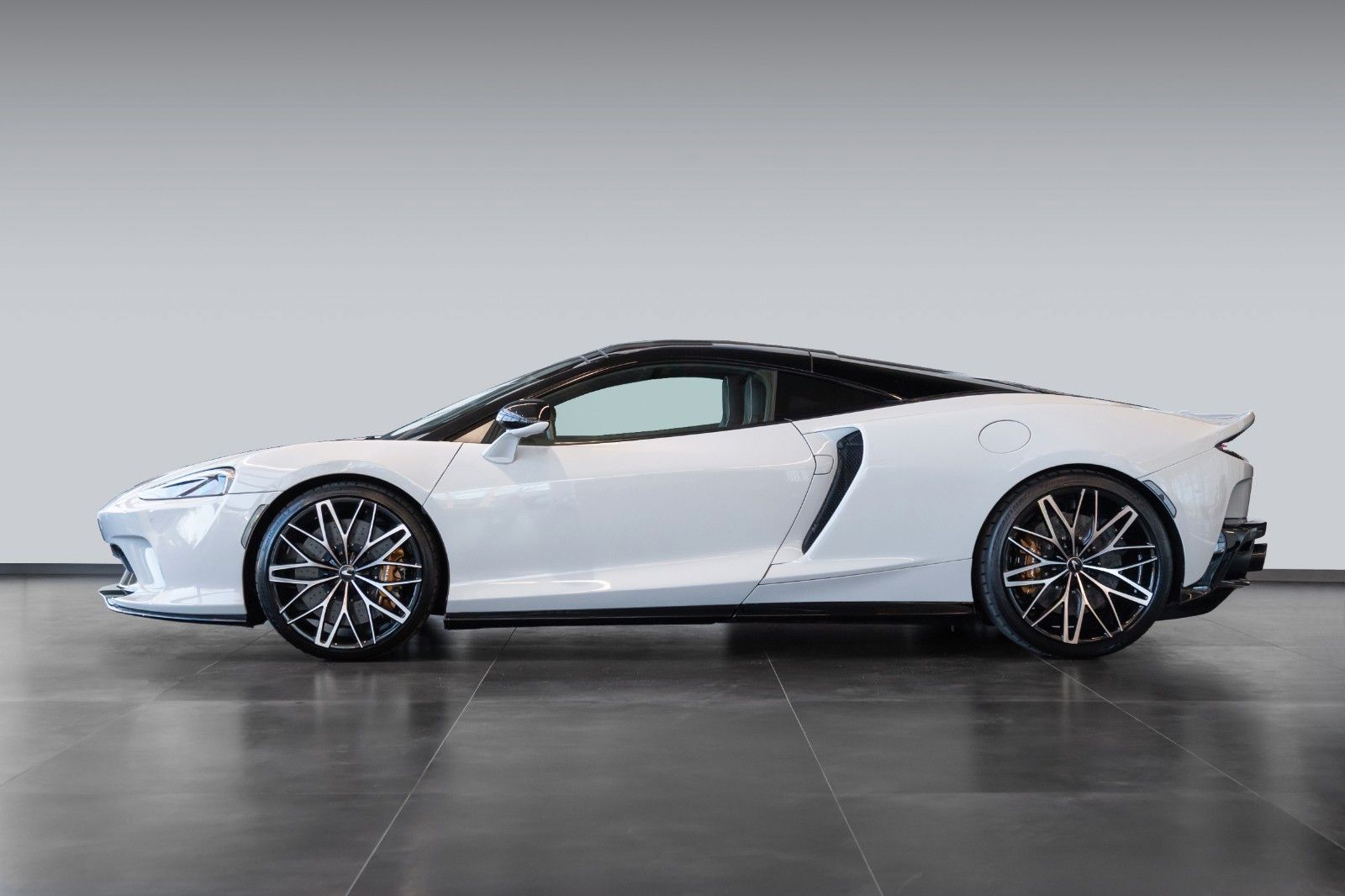 McLaren GT - Luxe - MSO Cirrus Grey