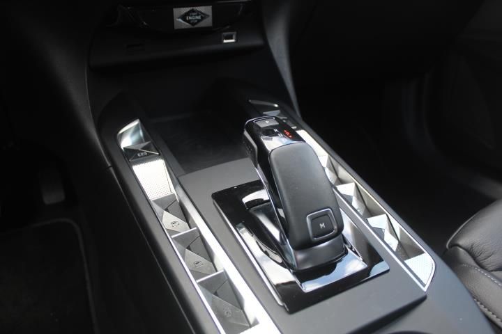 DS Automobiles DS3 CROSSBACK SO CHIC PT 130 AUTOMATIK,LEDERF,NA