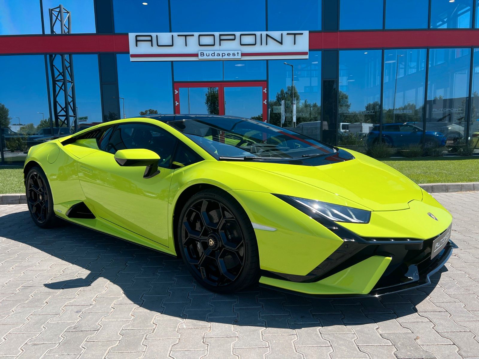 Lamborghini Huracán Tecnica - Samsaru's Car Outlet