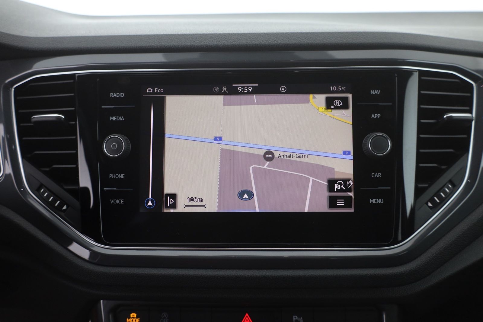 Volkswagen T-Roc 1.5 TSI DSG Sport - Samsaru's Car Outlet