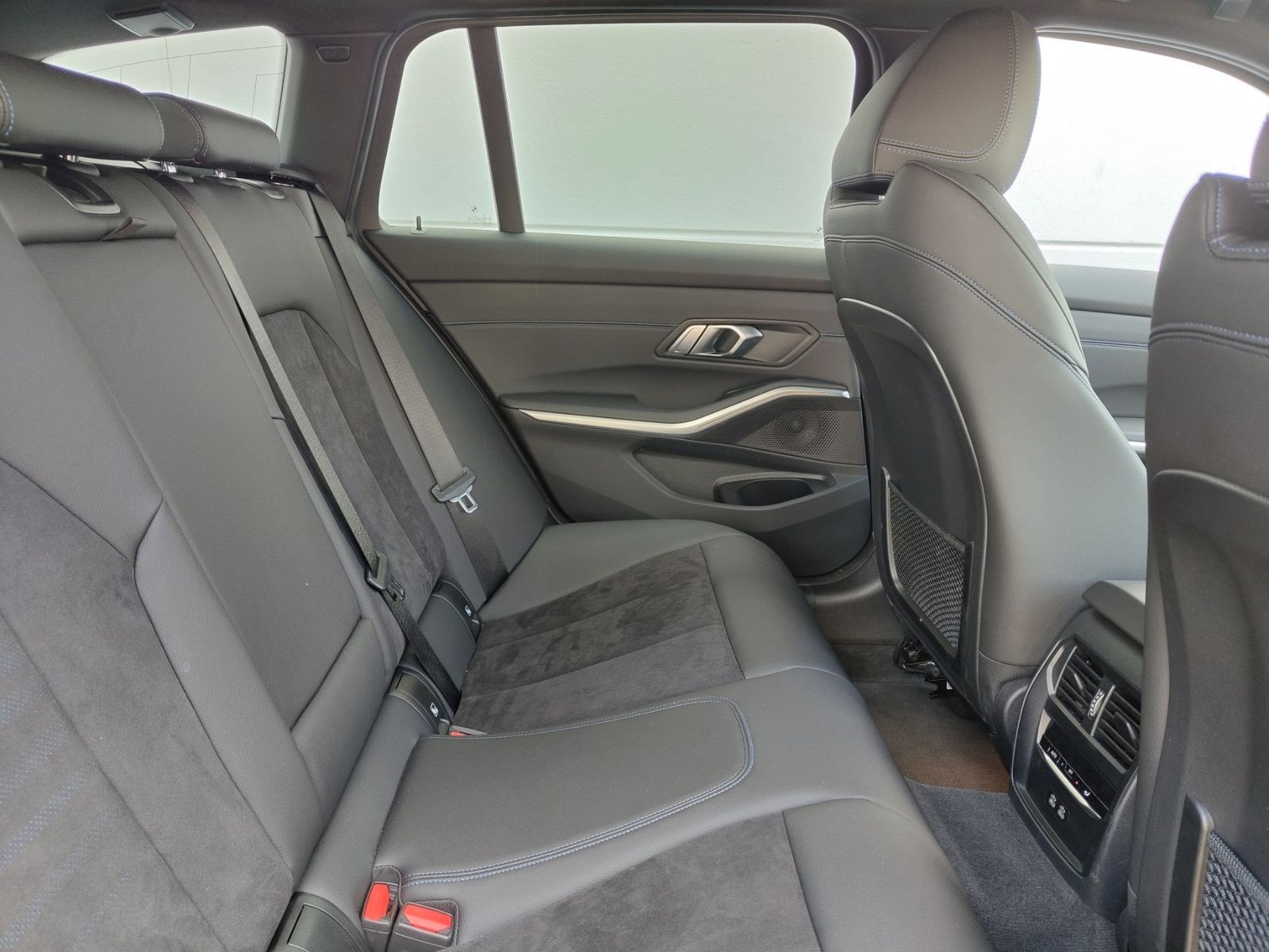 BMW 320d Touring M Sportpaket - Samsaru's Car Outlet