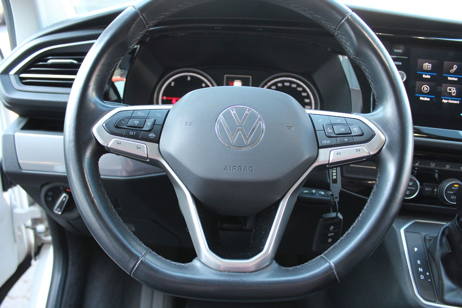 Volkswagen T6.1 Multivan - Samsaru's Car Outlet