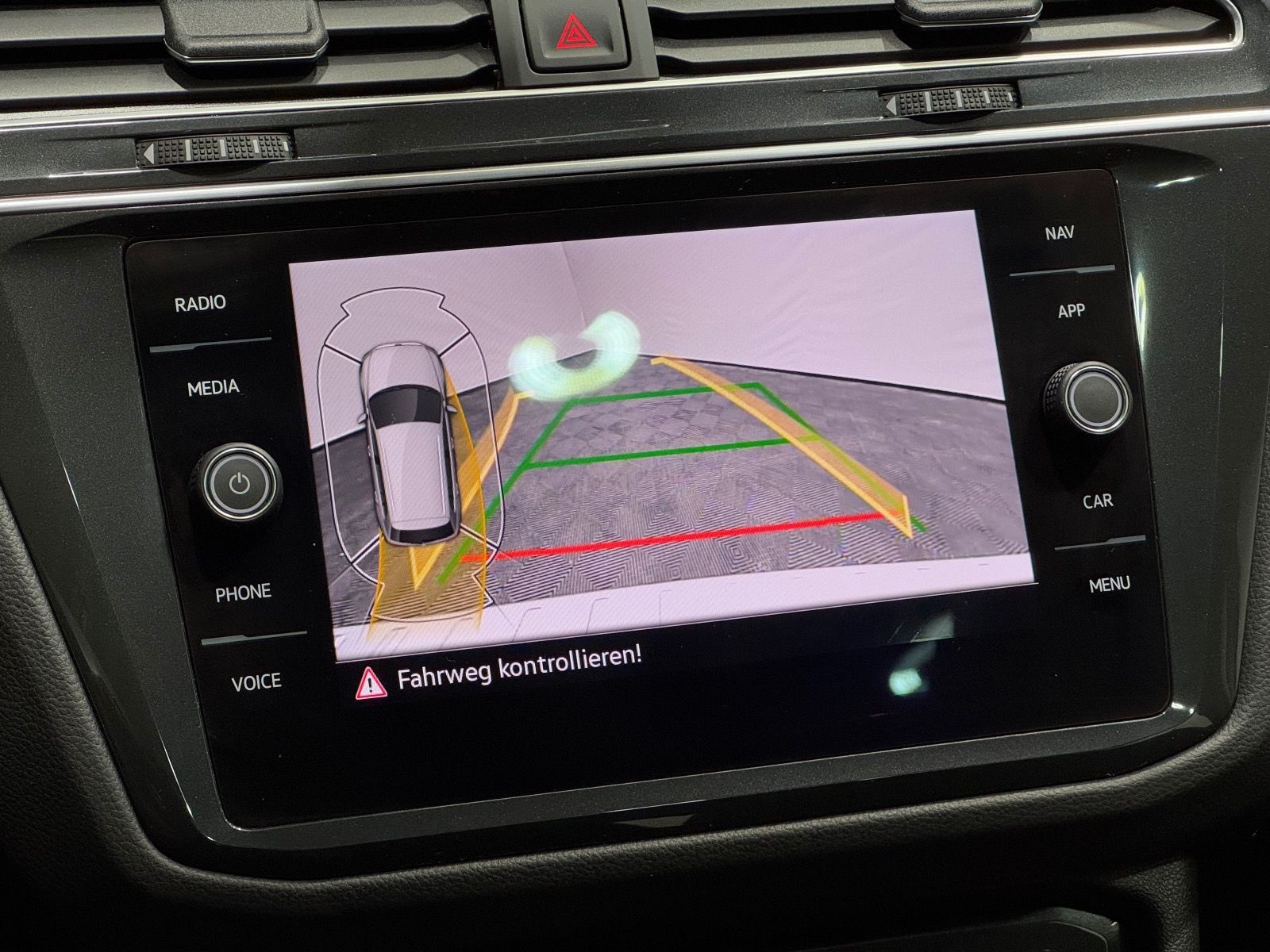 Volkswagen Tiguan Life 1.4 TSI eHybrid - Samsaru's Car Outlet