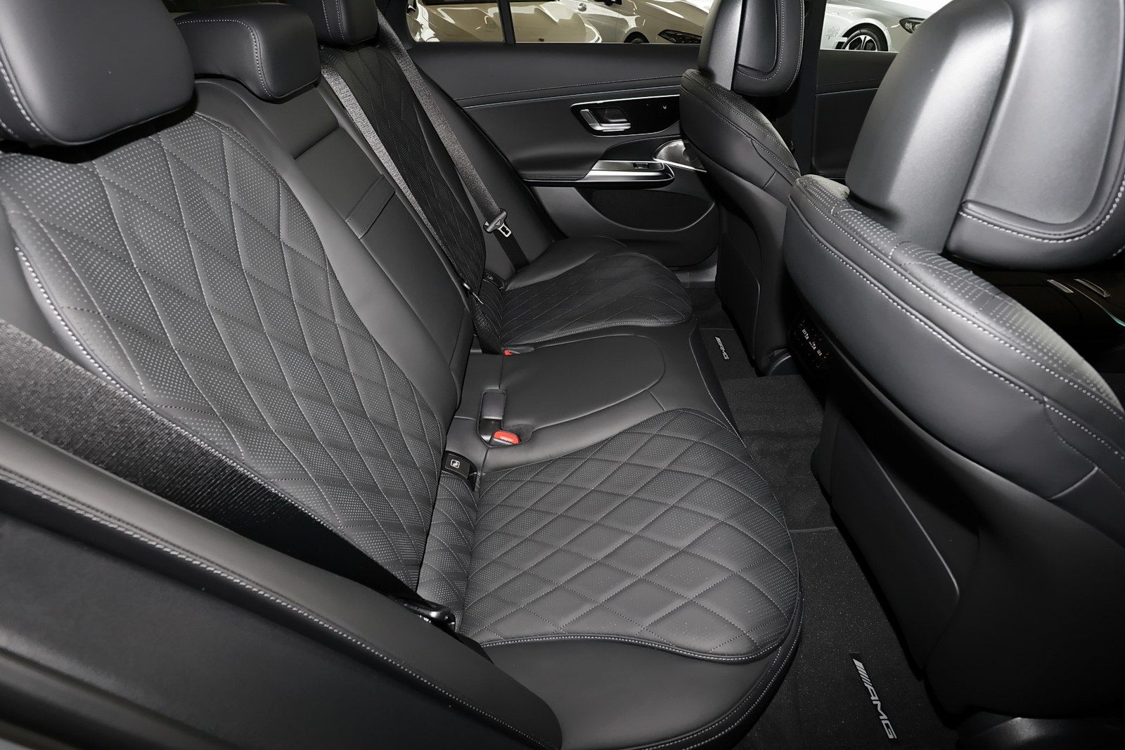 Mercedes-Benz E 450 d 4M T AMG MBUX+360°+DIG-LED+Pano+AHK+Nigh