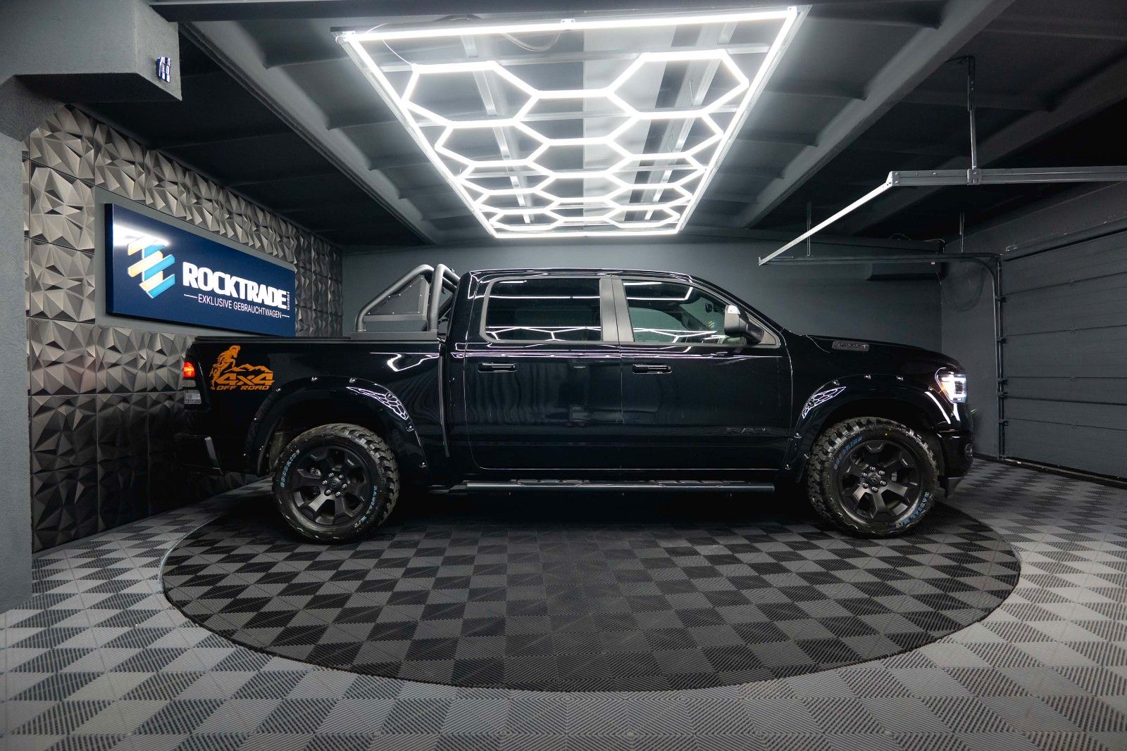 Dodge RAM 5.7 V8 HEMI 4x4 OFFROAD Night-Paket *LED*19%