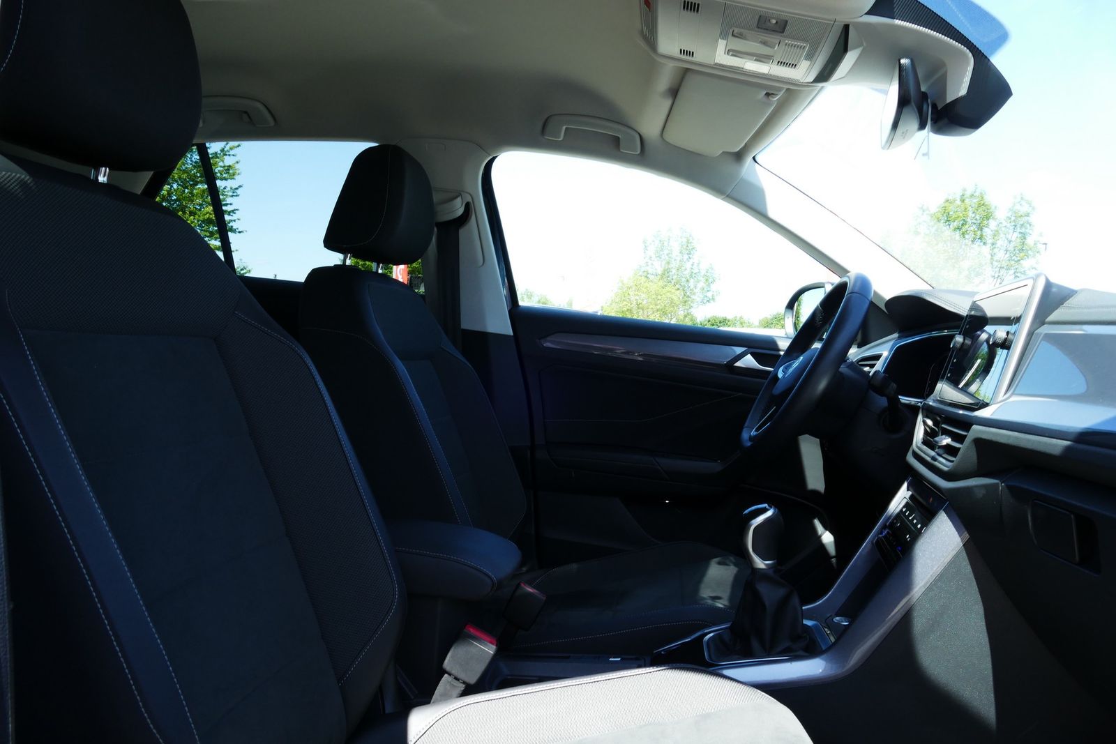 Volkswagen T-Roc 1.5 TSI Style - Samsaru's Car Outlet