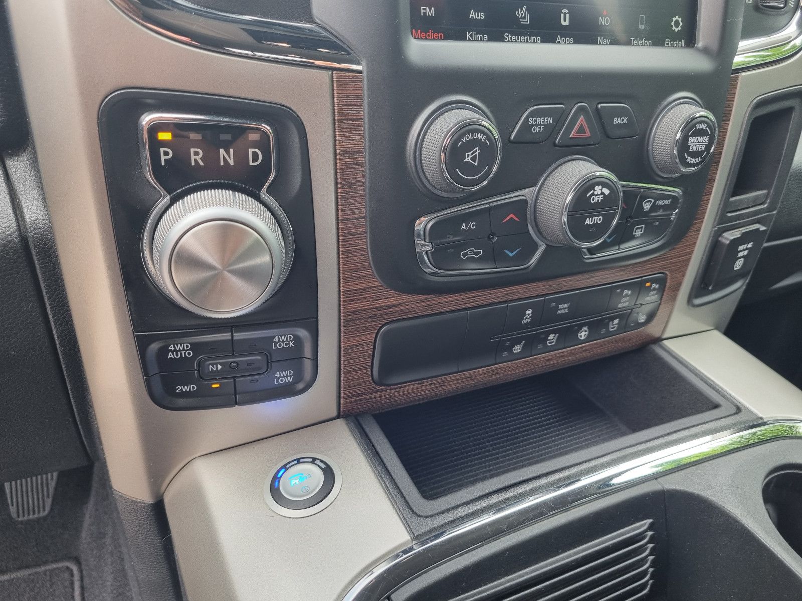 Dodge RAM 1500 5,7V8 4x4 Laramie CrewCab *1.Hd-BRD/TOP