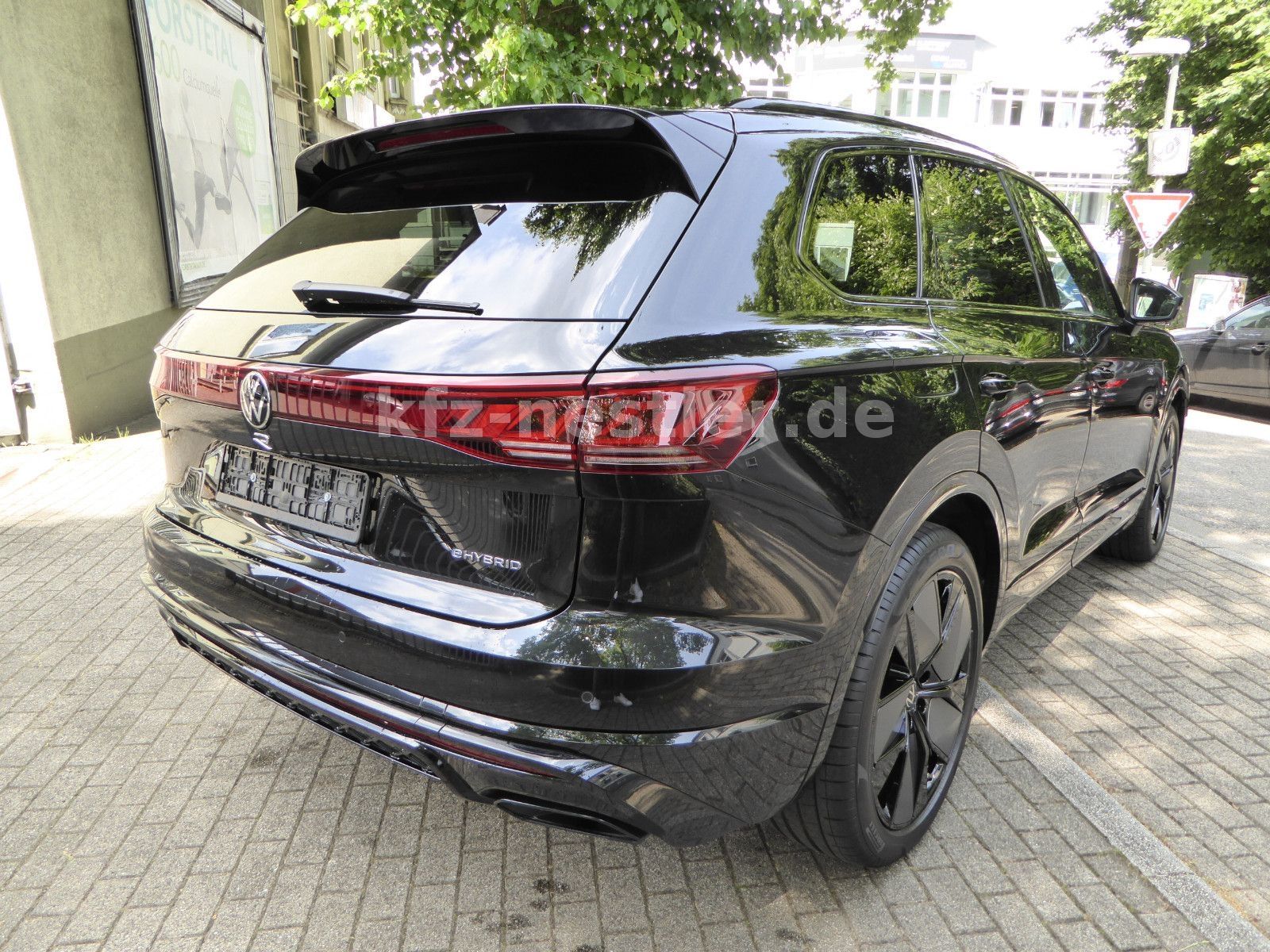 Volkswagen Touareg R eHybrid - Samsaru's Car Outlet