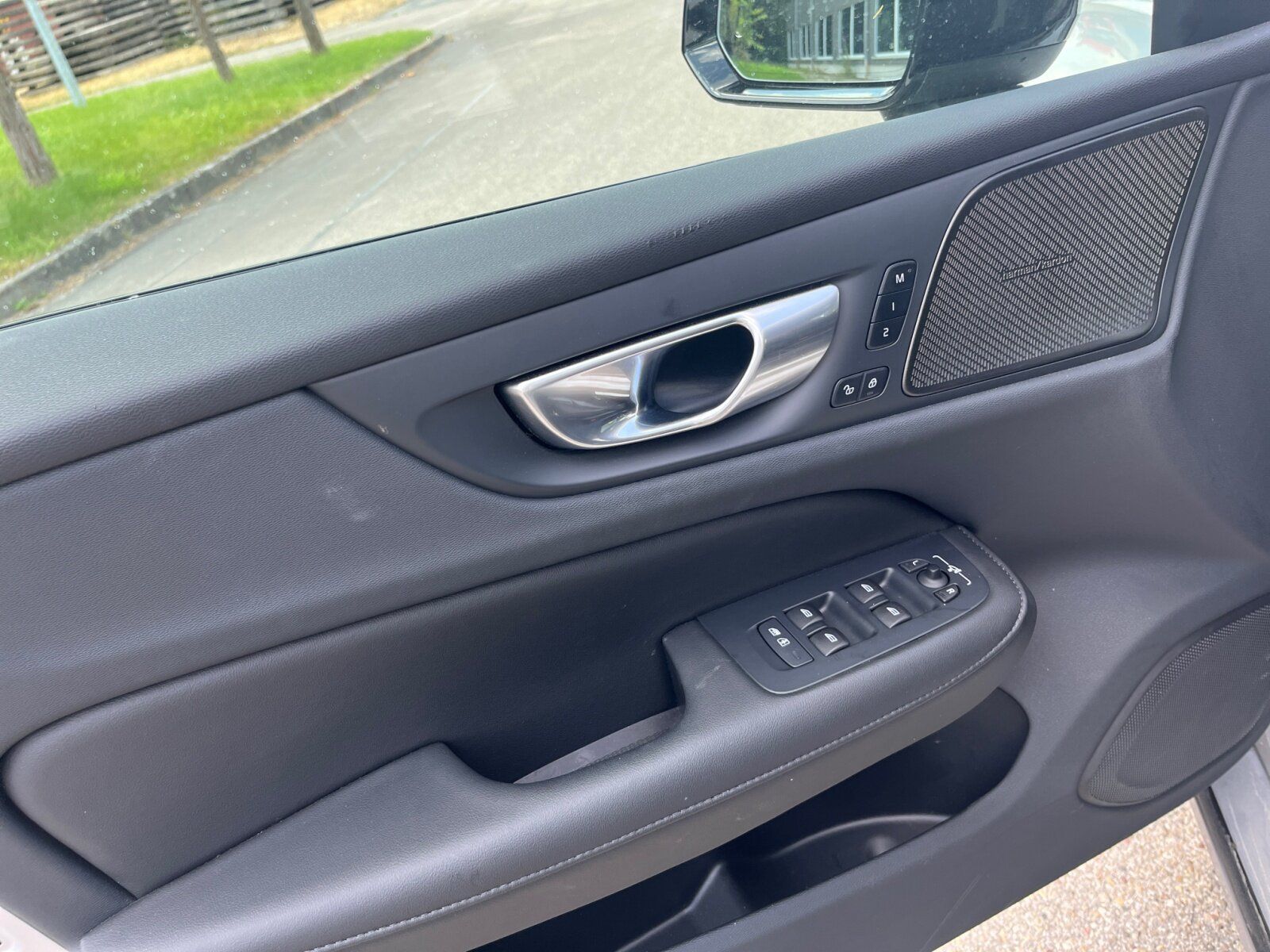 Volvo S60 B4 Plus Dark AHK+STH+SITZH+RFK+NAVI+TEMPOMAT