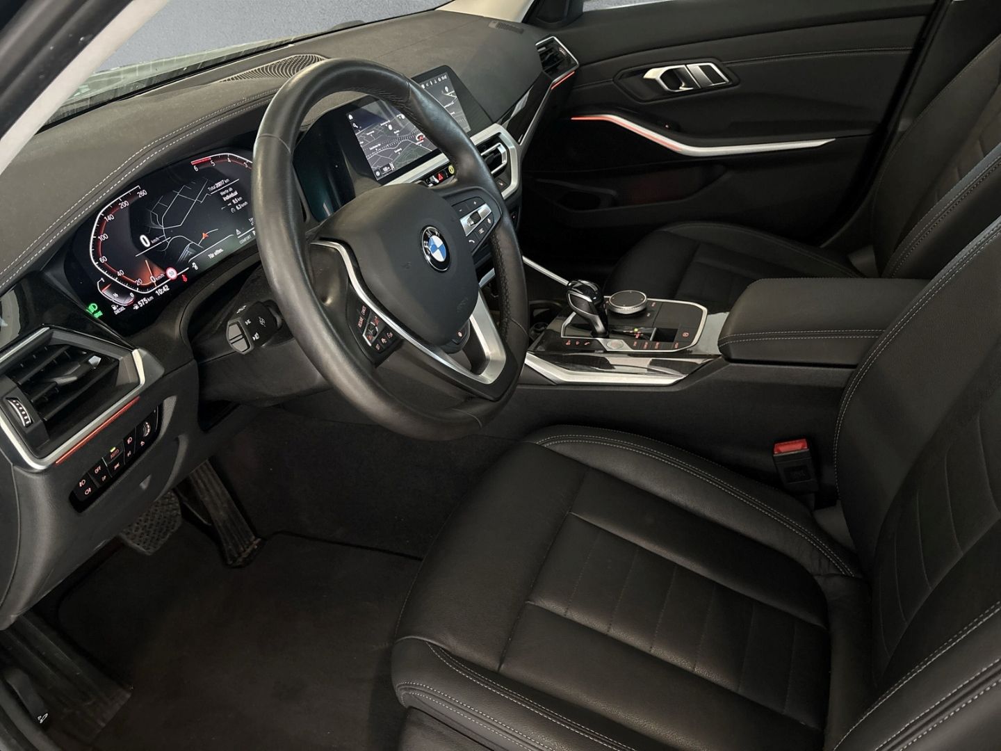 BMW 320 d xDrive Luxury - Samsaru's Car Outlet