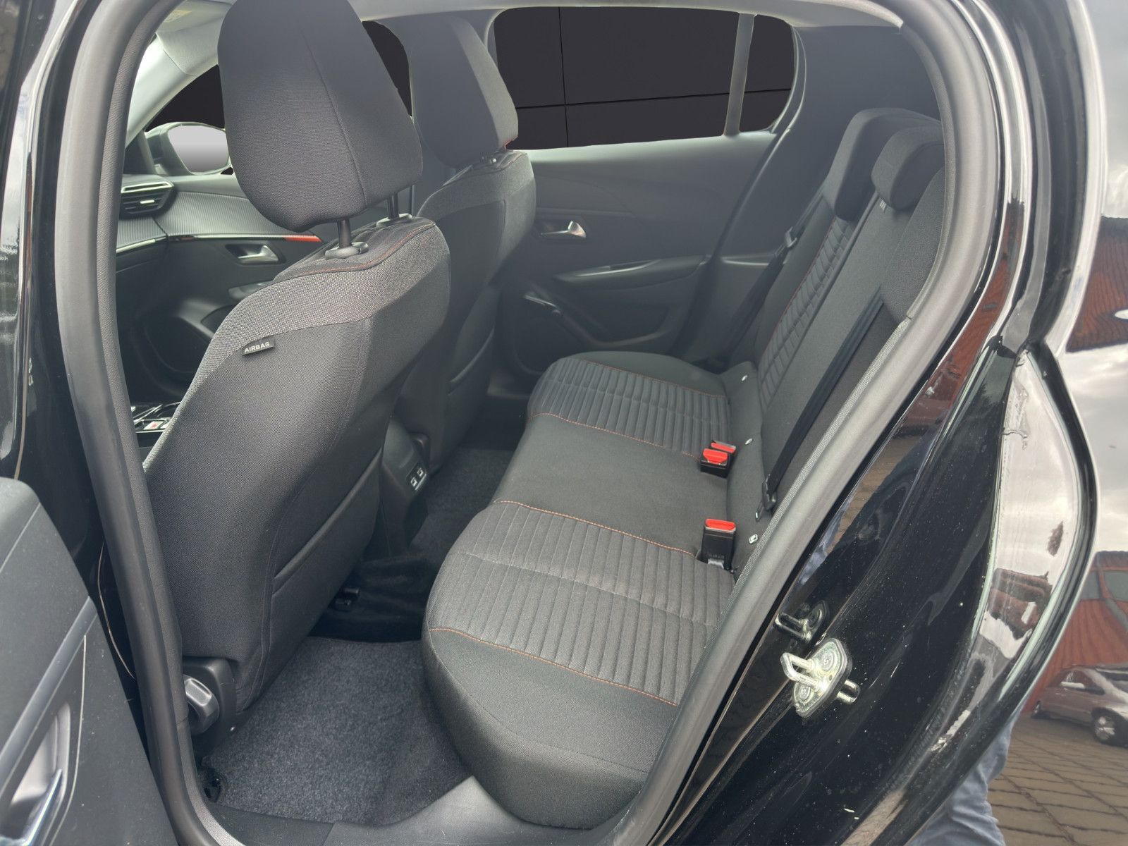 Peugeot 208 eActive - Samsaru's Car Outlet