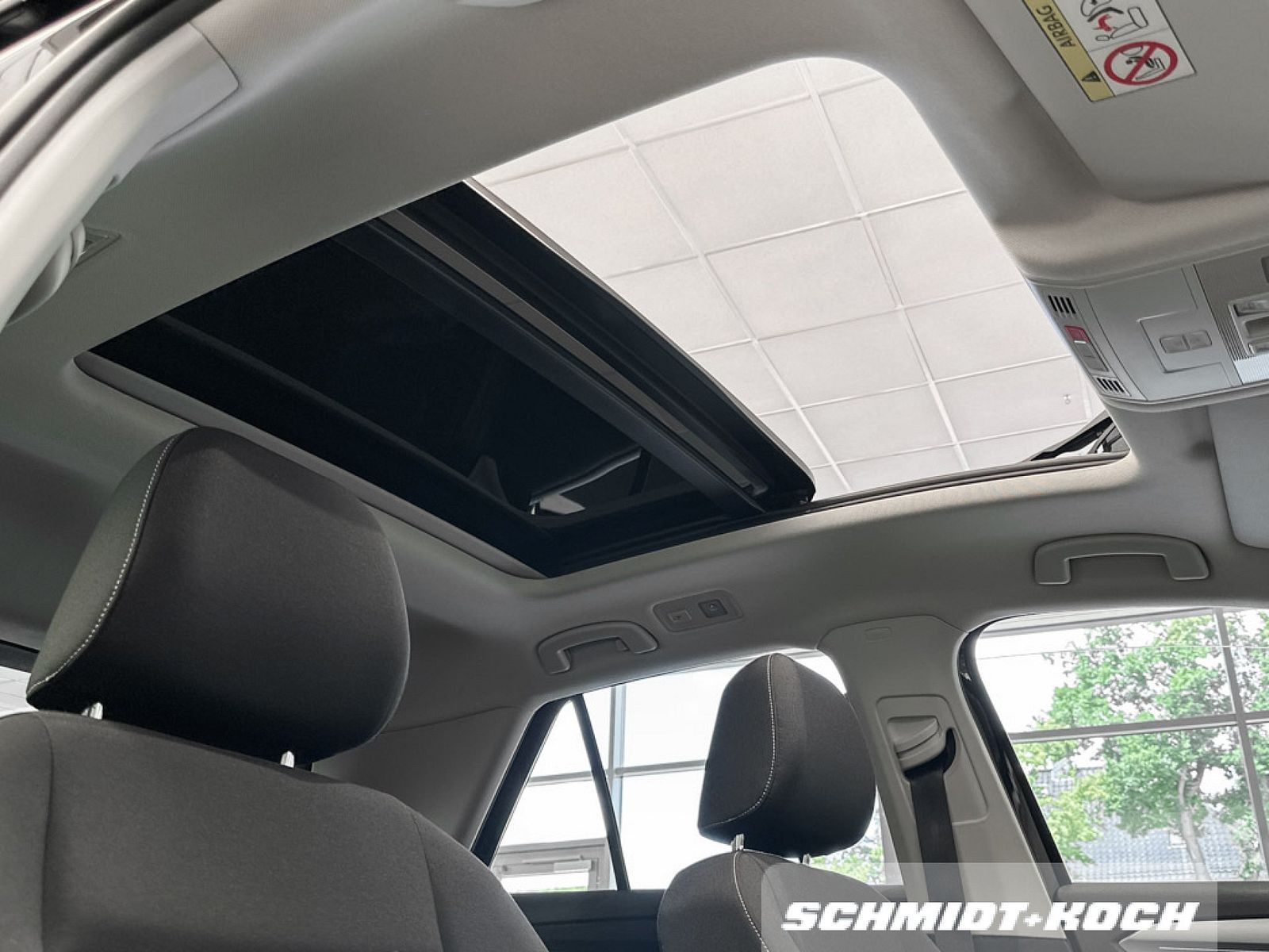 Volkswagen T-Roc 1.5 TSI R-LINE - Samsaru's Car Outlet
