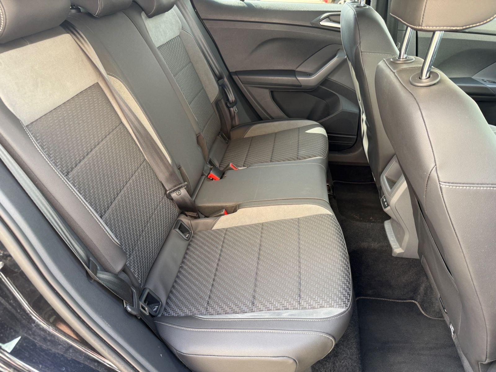 Volkswagen T-Cross Style 1.0 TSI DSG R-Line - Samsaru's Car Outlet