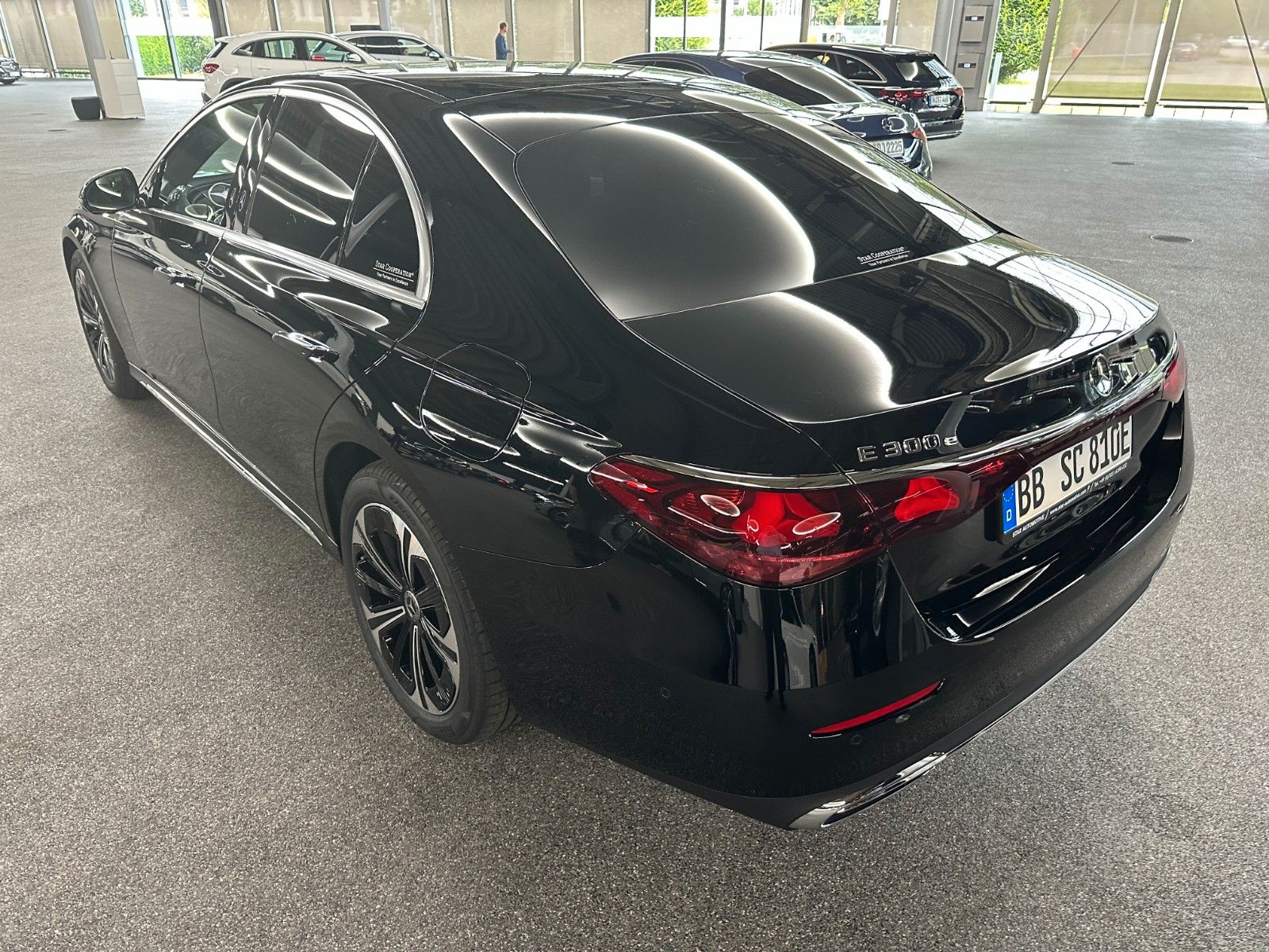 Mercedes-Benz E 300 e Exclusive Premium - Samsaru's Car Outlet