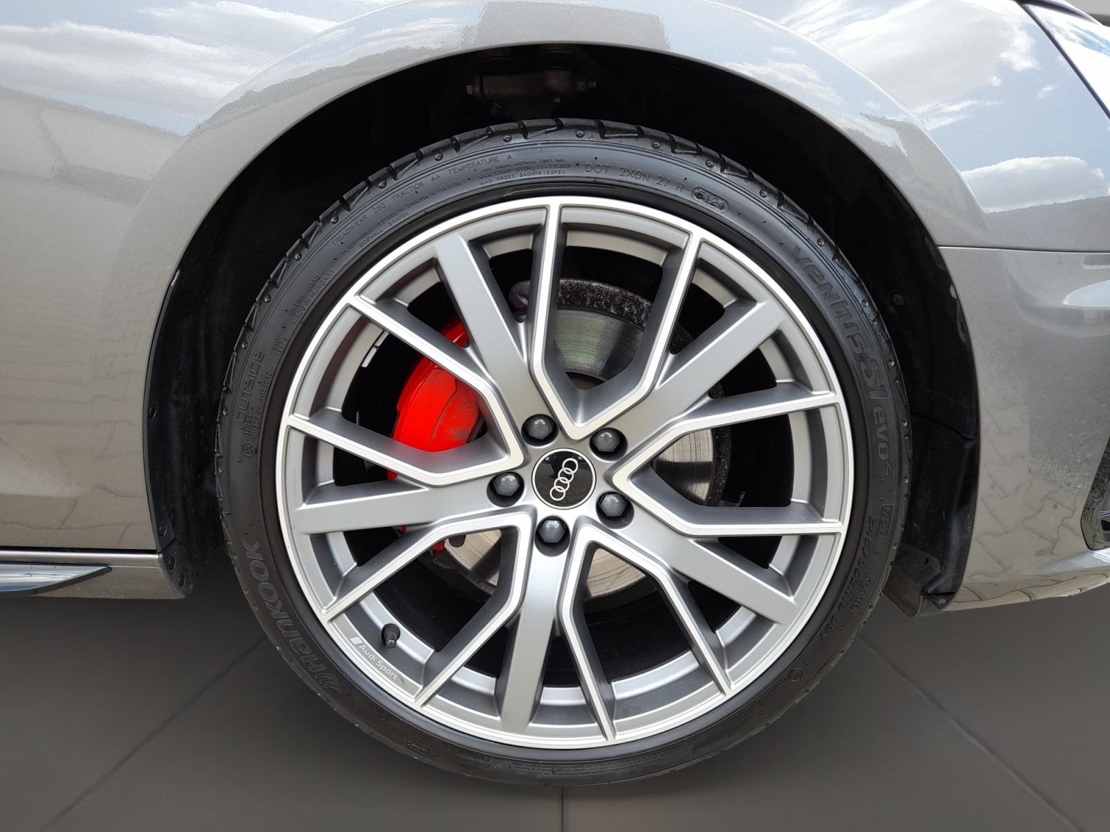 Audi A4 Avant 40 TFSI quattro S-Line - Samsaru's Car Outlet