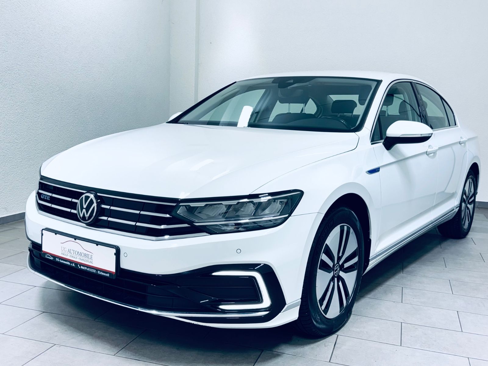 Volkswagen Passat Lim. GTE - Samsaru's Car Outlet