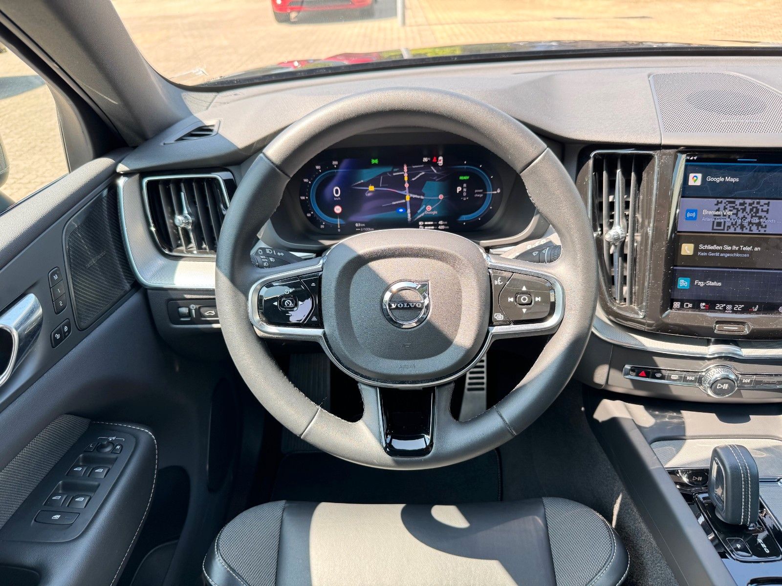 Volvo XC60 T6 Recharge AWD R-DESIGN - Samsaru's Car Outlet