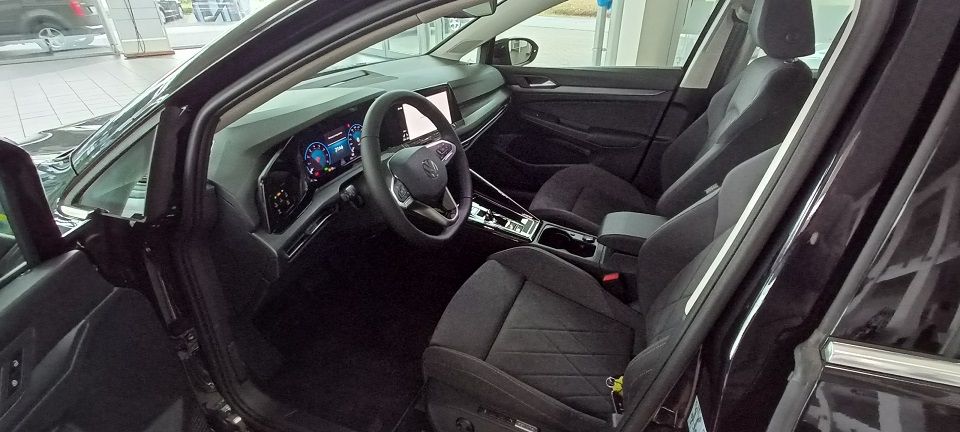 Volkswagen Golf Variant 1.5 TSI Style - Samsaru's Car Outlet