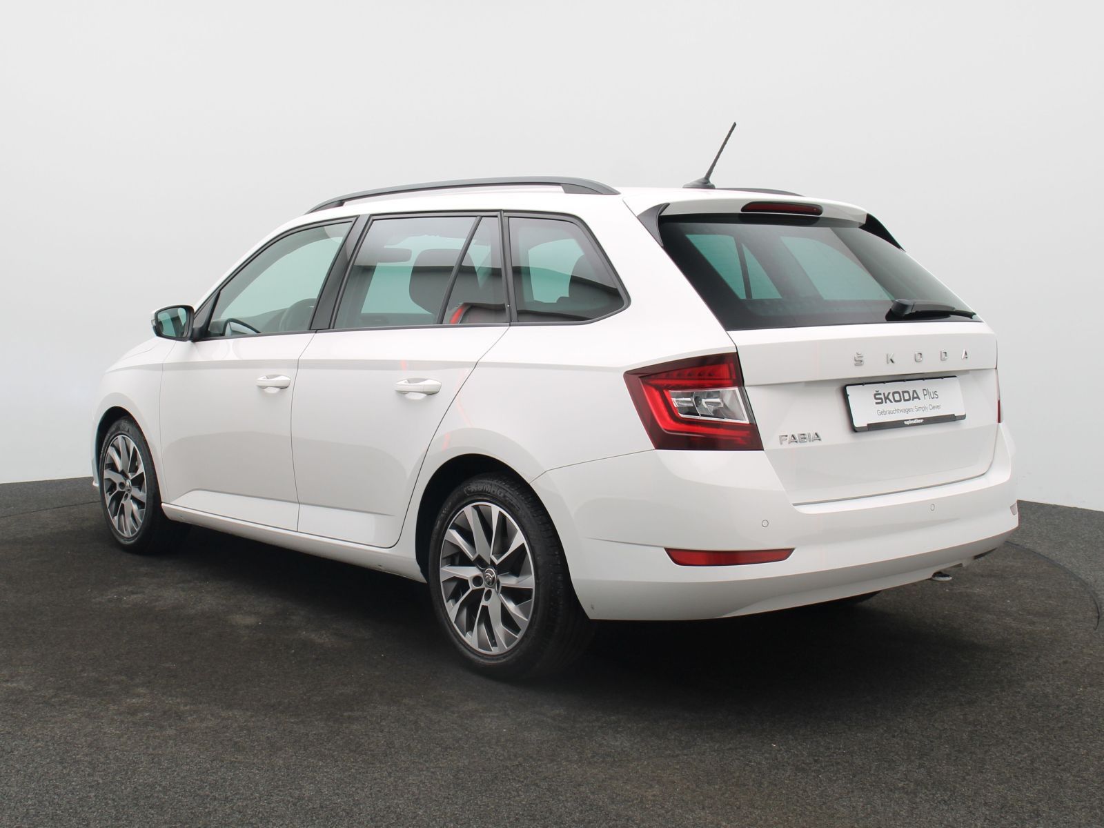 Skoda Fabia Combi 1.0 TSI DSG - Samsaru's Car Outlet
