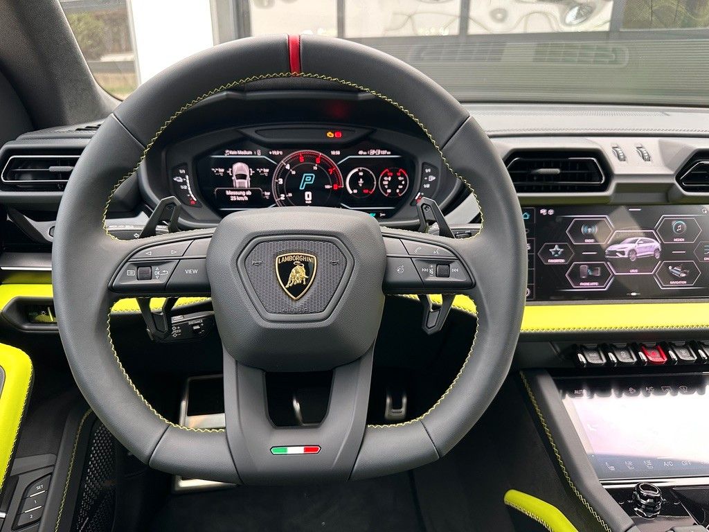 Lamborghini Urus - Samsaru's Car Outlet