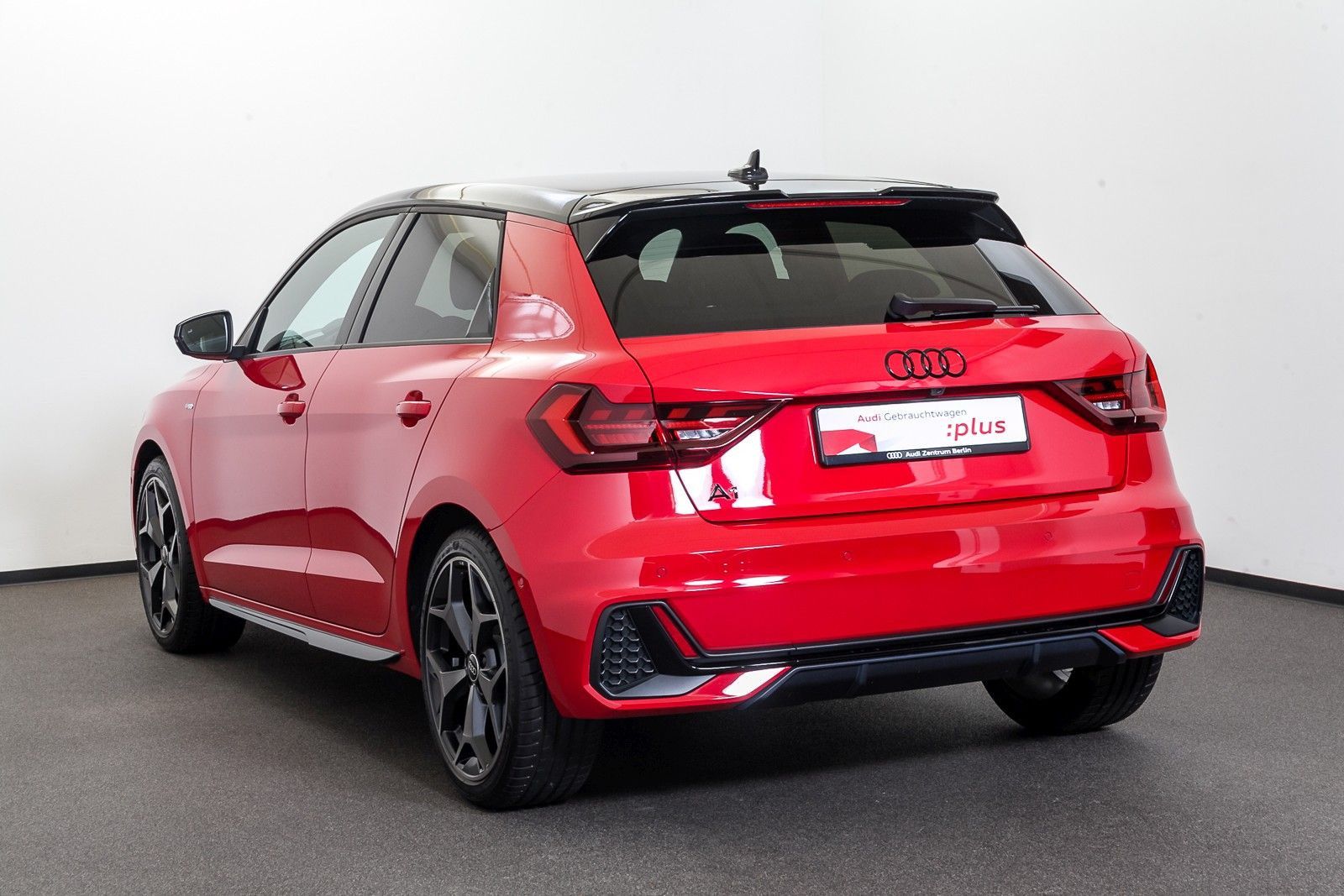 Audi A1 Sportback S line 35 TFSI S tr. - Samsaru's Car Outlet