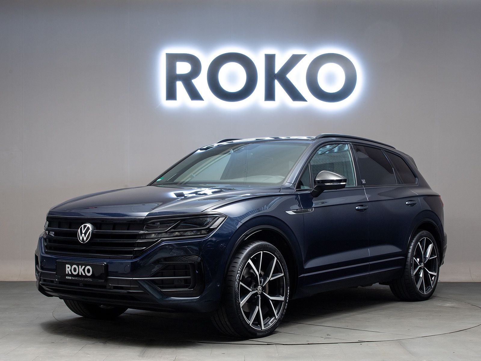 Volkswagen Touareg R-Line EDITION20 - Samsaru's Car Outlet