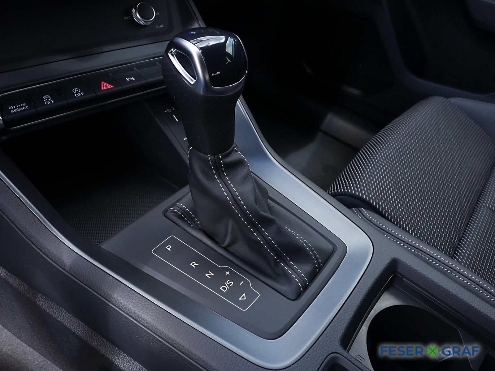 Audi Q3 S line 40 TFSI quattro AHK Pano RFK ACC LED