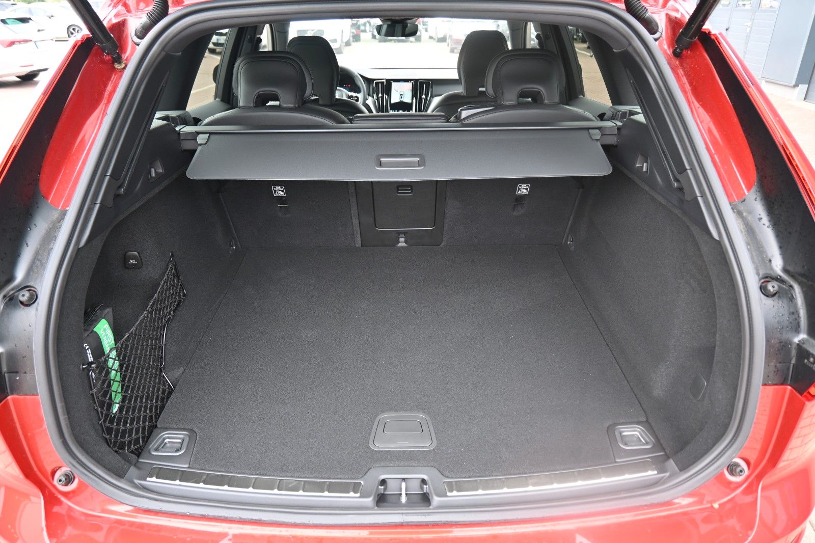 Volvo XC60 B4 D AWD Black *H&K*STDHZG*360°*ACC