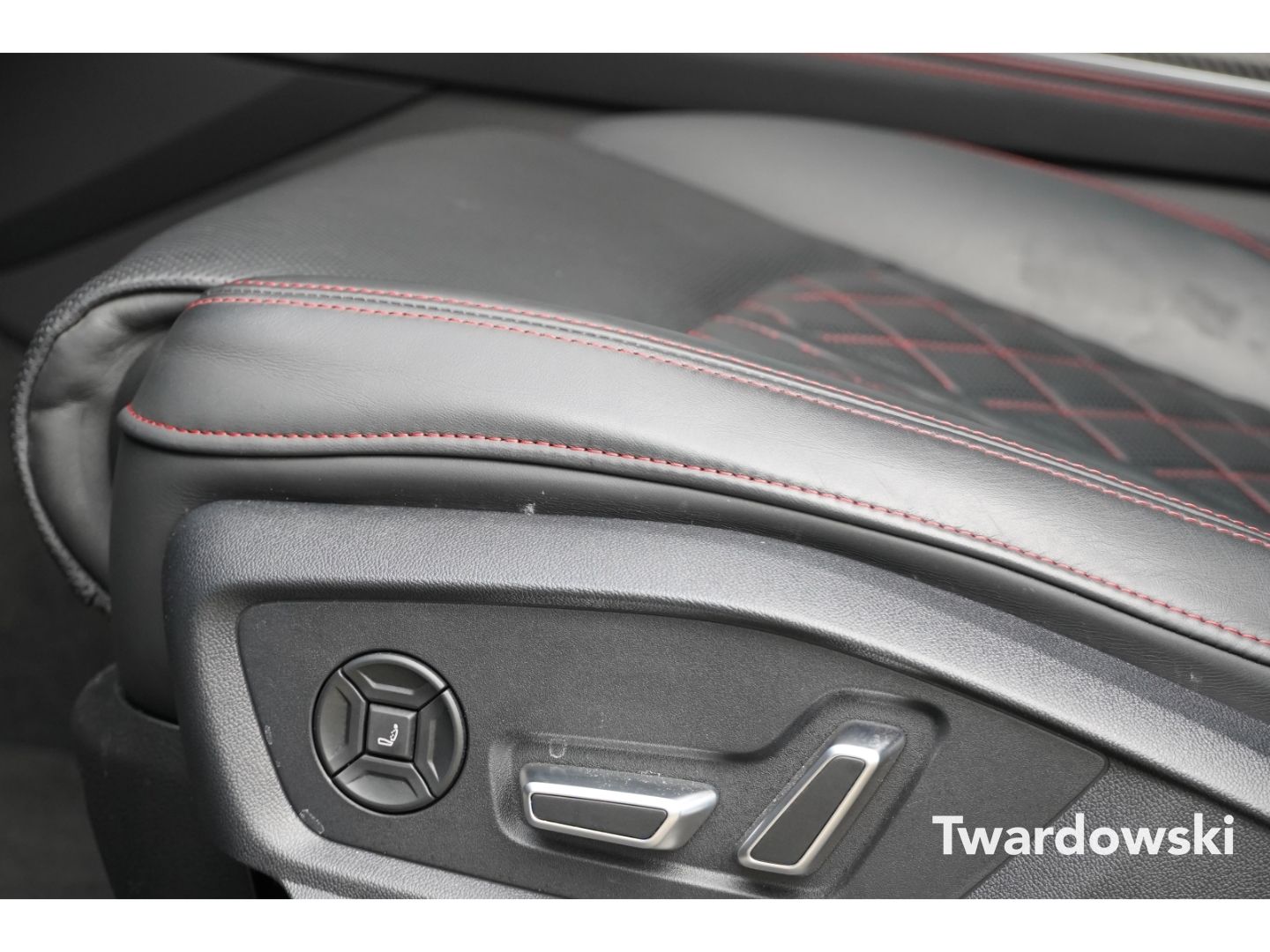 Audi Q8 S line Luftf. AHK PANO Matrix HUD B&O Allr.le