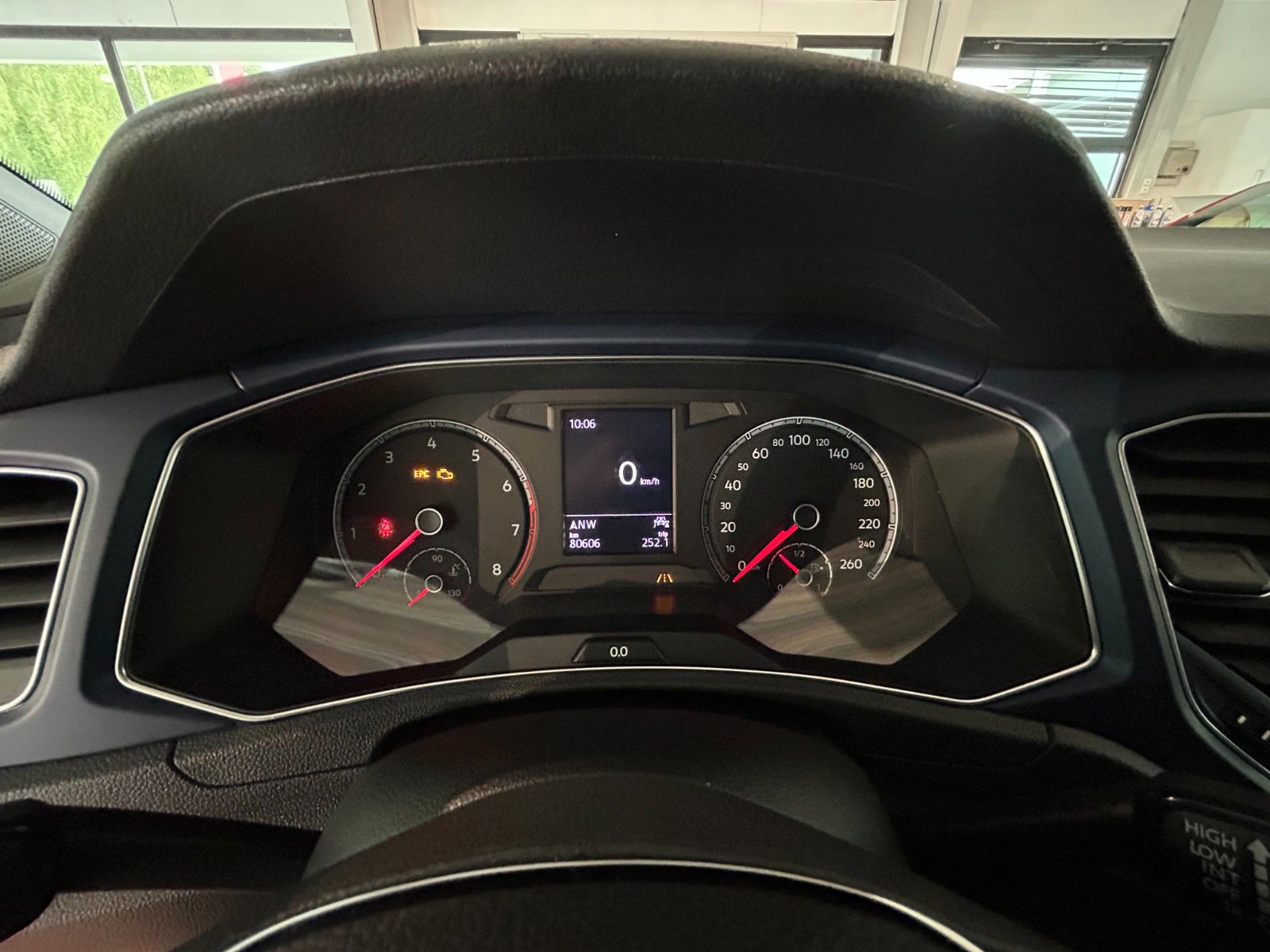 Volkswagen T-ROC 1.5 TSI United - Samsaru's Car Outlet