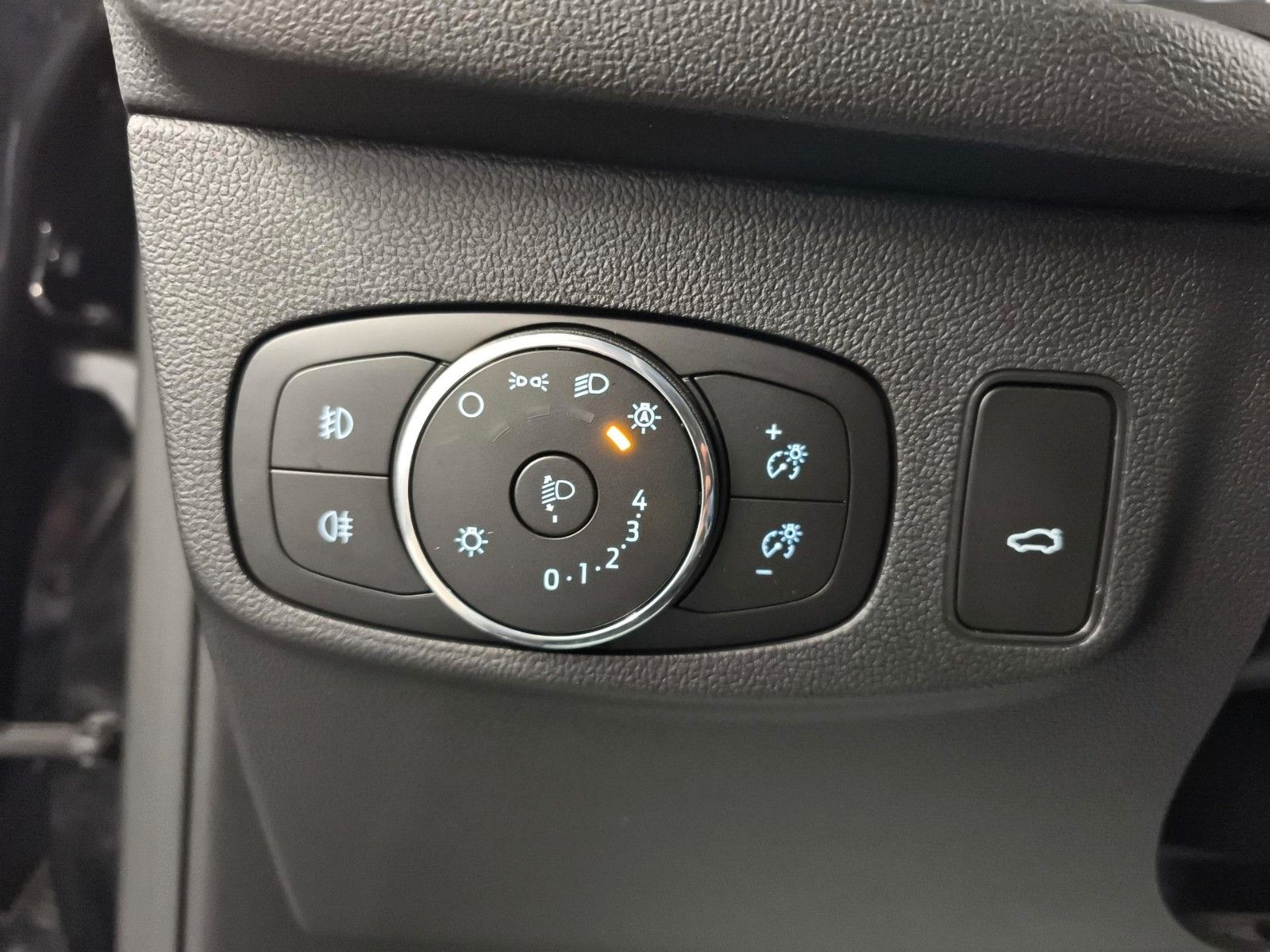 Ford Focus Turnier Active X NAVI LED ACC RFK