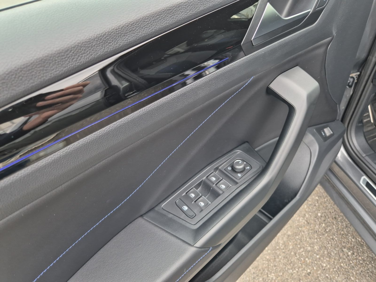 Volkswagen T-Roc R 2.0 TSI DSG 4M - Samsaru's Car Outlet
