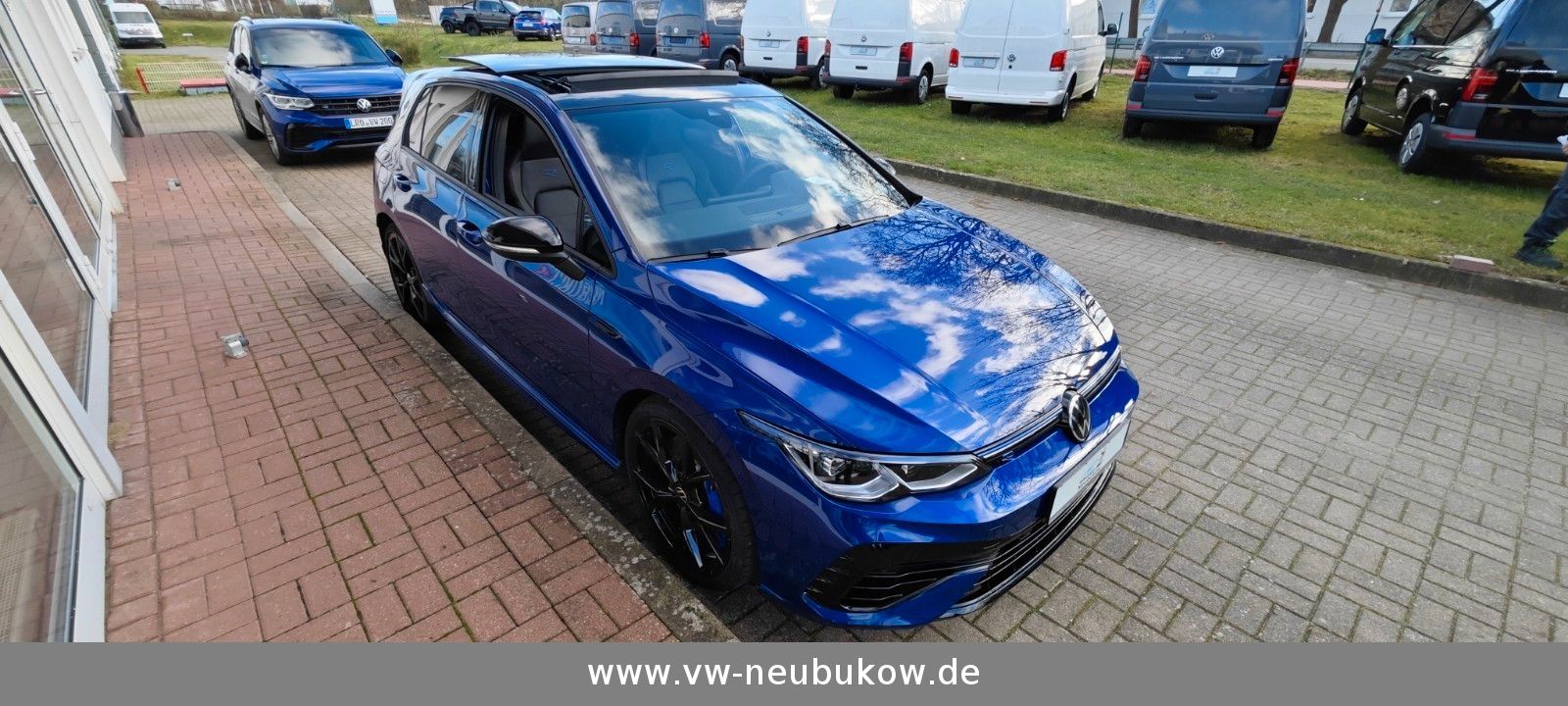 Volkswagen Golf VIII R 20 Years 4Motion DSG - Samsaru's Car Outlet