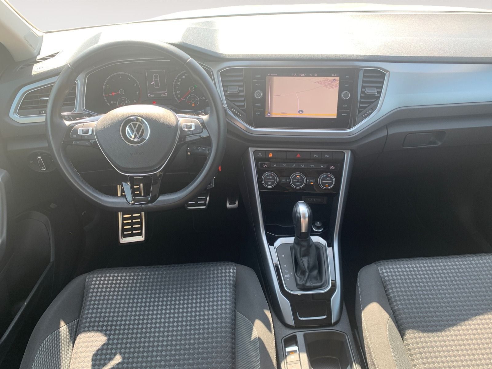 Volkswagen T-Roc 1.5 TSI Active - Samsaru's Car Outlet