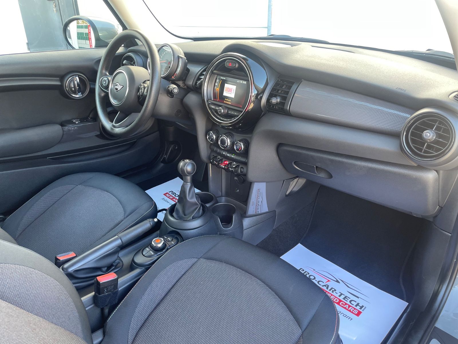 MINI Cooper - Samsaru's Car Outlet