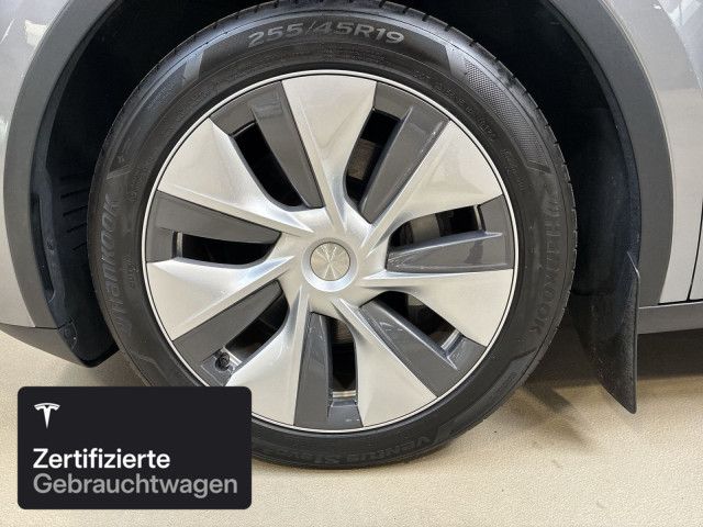 Tesla Model Y Rear-Wheel Drive