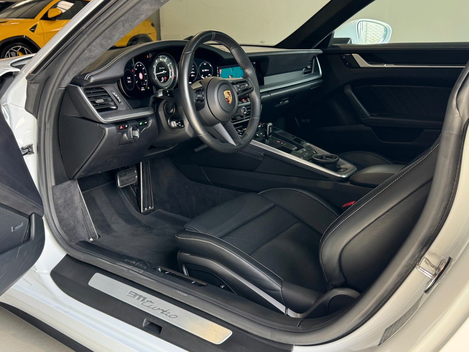 Porsche 992 Turbo - Samsaru's Car Outlet
