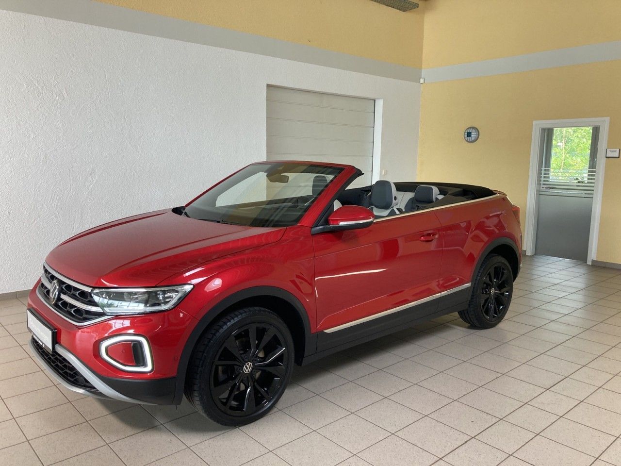 Volkswagen T-Roc Cabriolet 1.5 TSI Style - Samsaru's Car Outlet