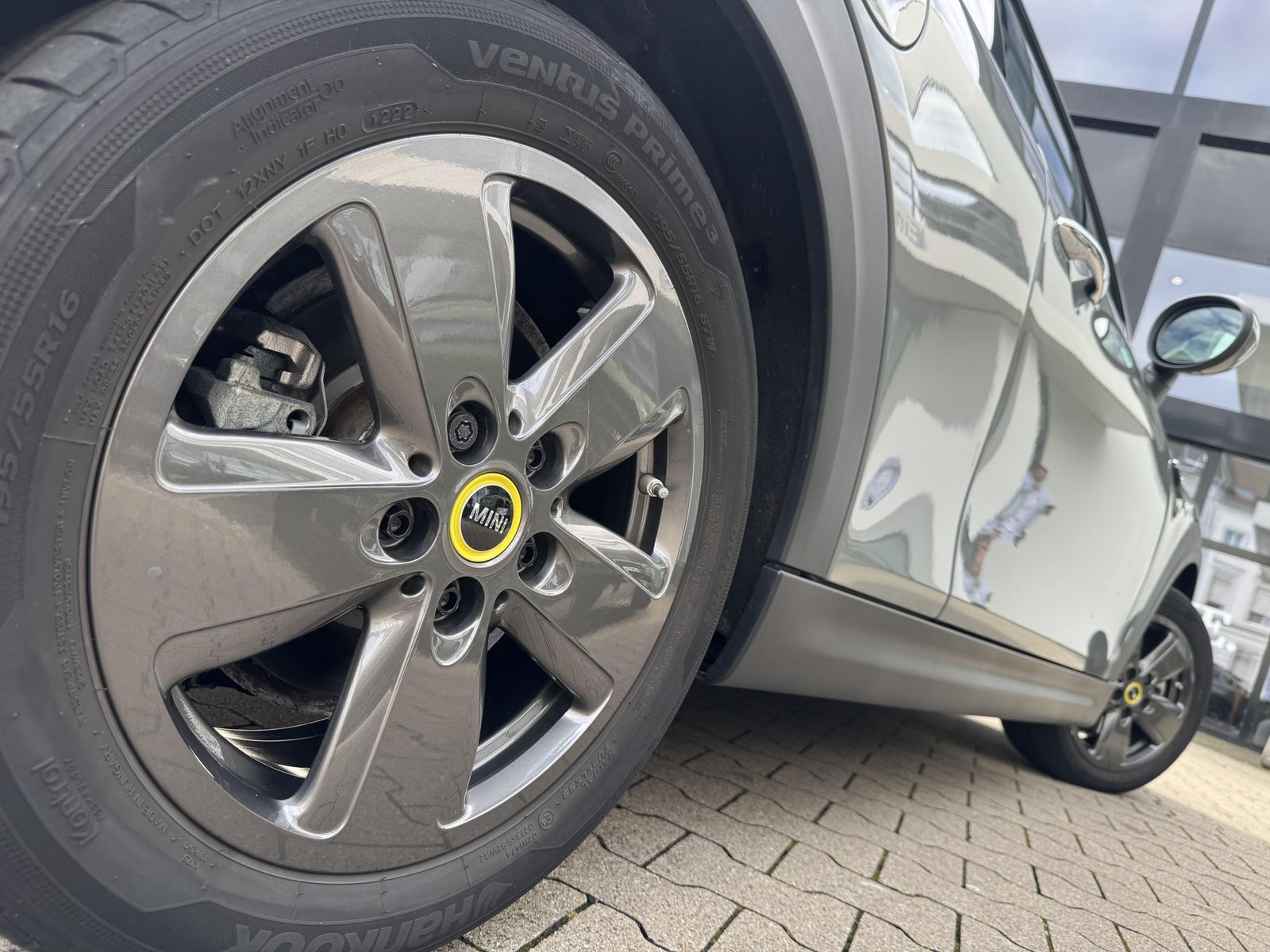 MINI Cooper SE - Samsaru's Car Outlet