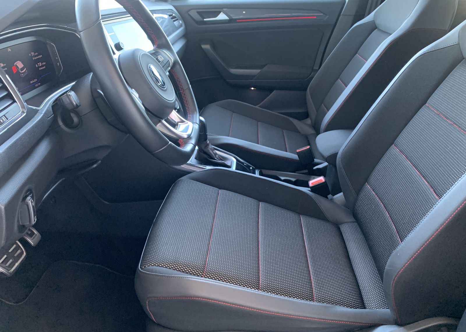 Volkswagen T-Roc 1.5 TSI Sport - Samsaru's Car Outlet