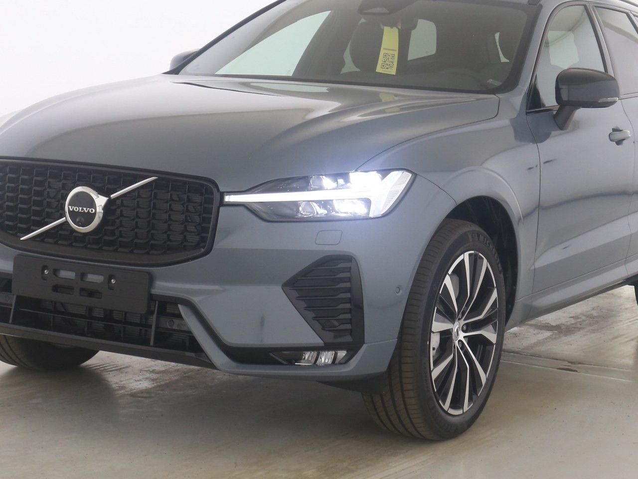 Volvo XC60 B4 Plus Dark 2WD - Samsaru's Car Outlet