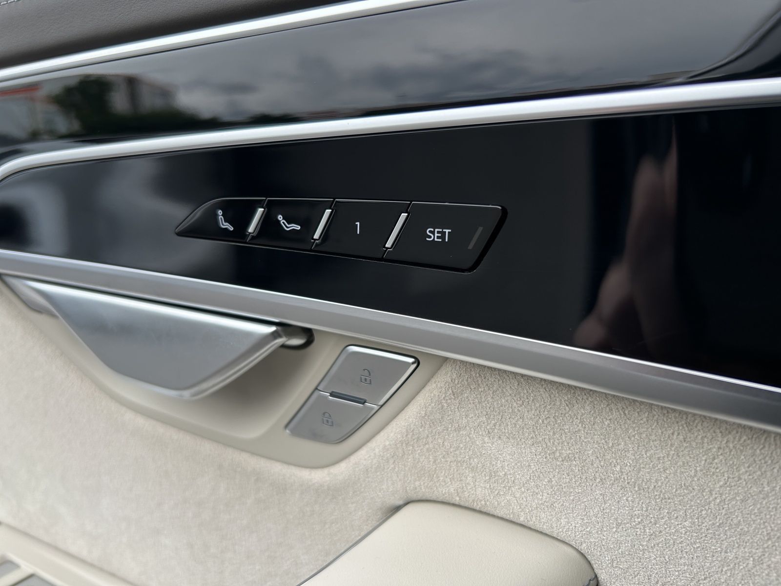 Audi A8 L 60 TFSIe quattro S-LINE - Samsaru's Car Outlet