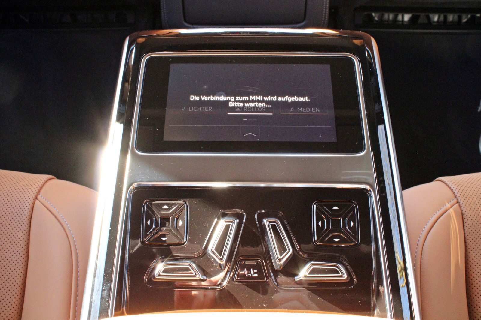 Audi A8 Lang 55TFSI PANO AHK FONDPAKET DIGITAL LED" → "Audi A8 Lang 55TFSI - Samsaru's Car Outlet