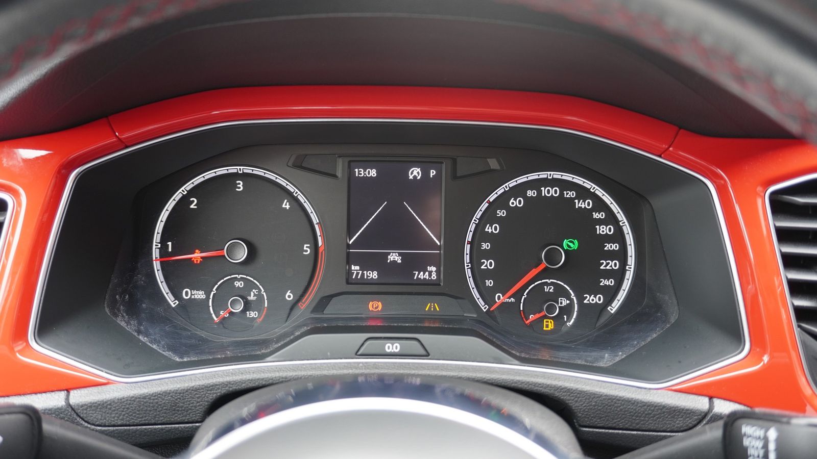 Volkswagen T-Roc 2.0 TDI R-Line - Samsaru's Car Outlet