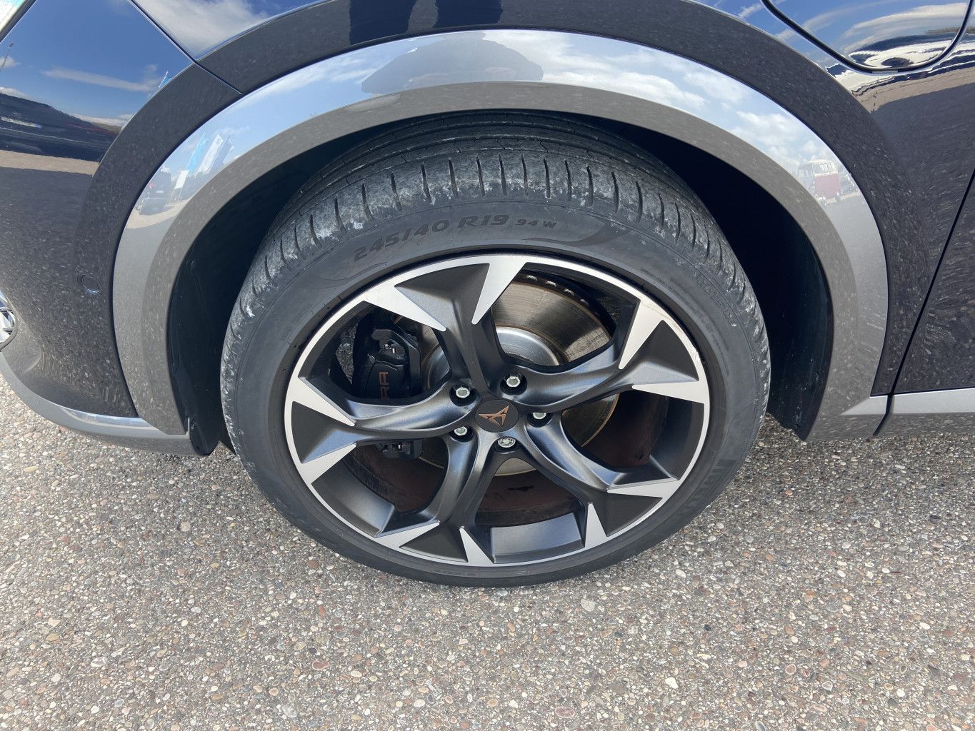 Cupra Formentor 1.4 TSI DSG AHK+PANORAMA+PAKET-XL+19"+