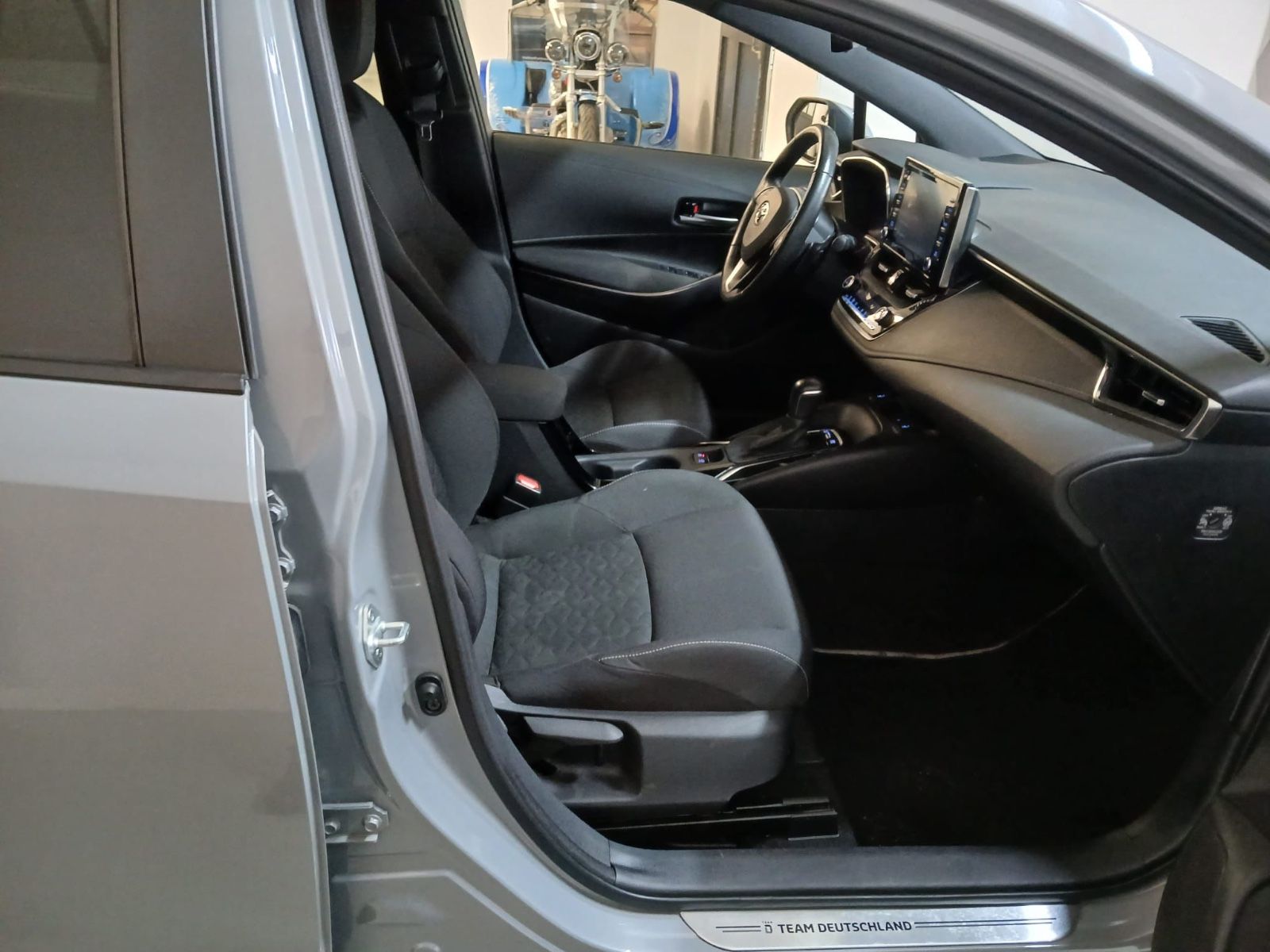 Toyota Corolla Touring Sports 2.0 Hybrid Team - Samsaru's Car Outlet