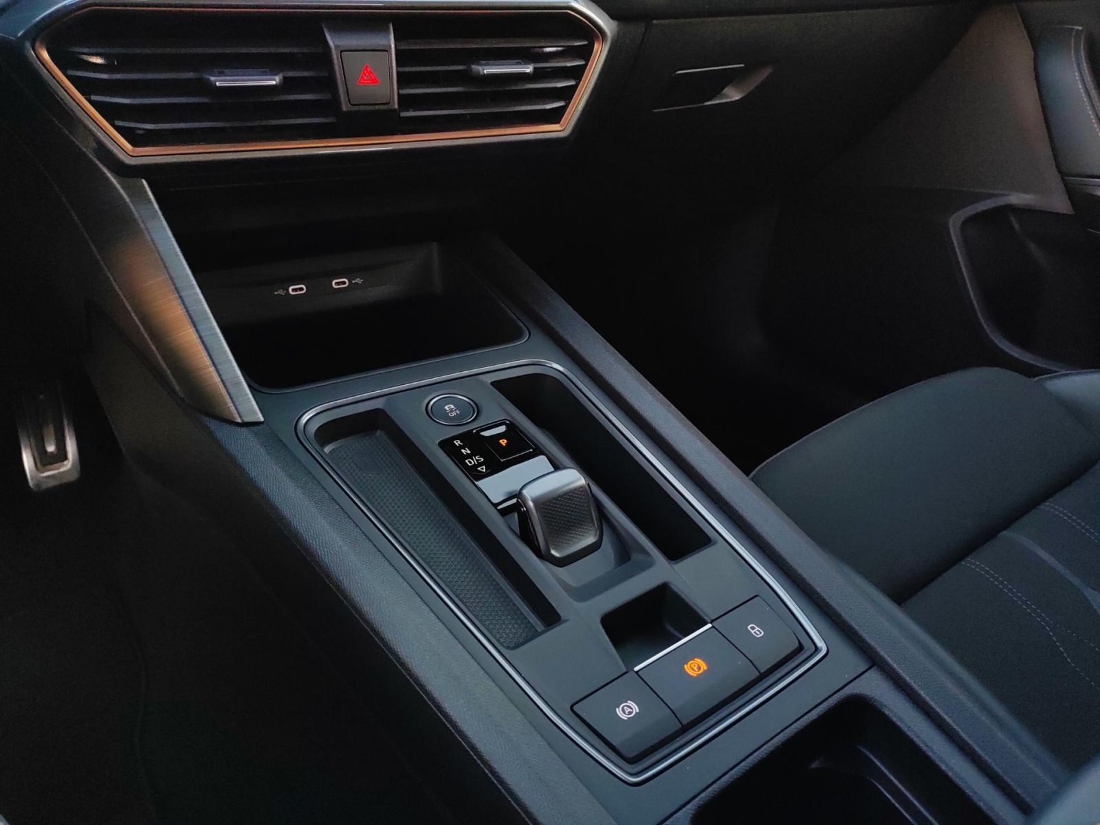 Cupra Formentor 1.4 e-Hybrid VZ DSG *PANO*ACC*AHK*SHZ*