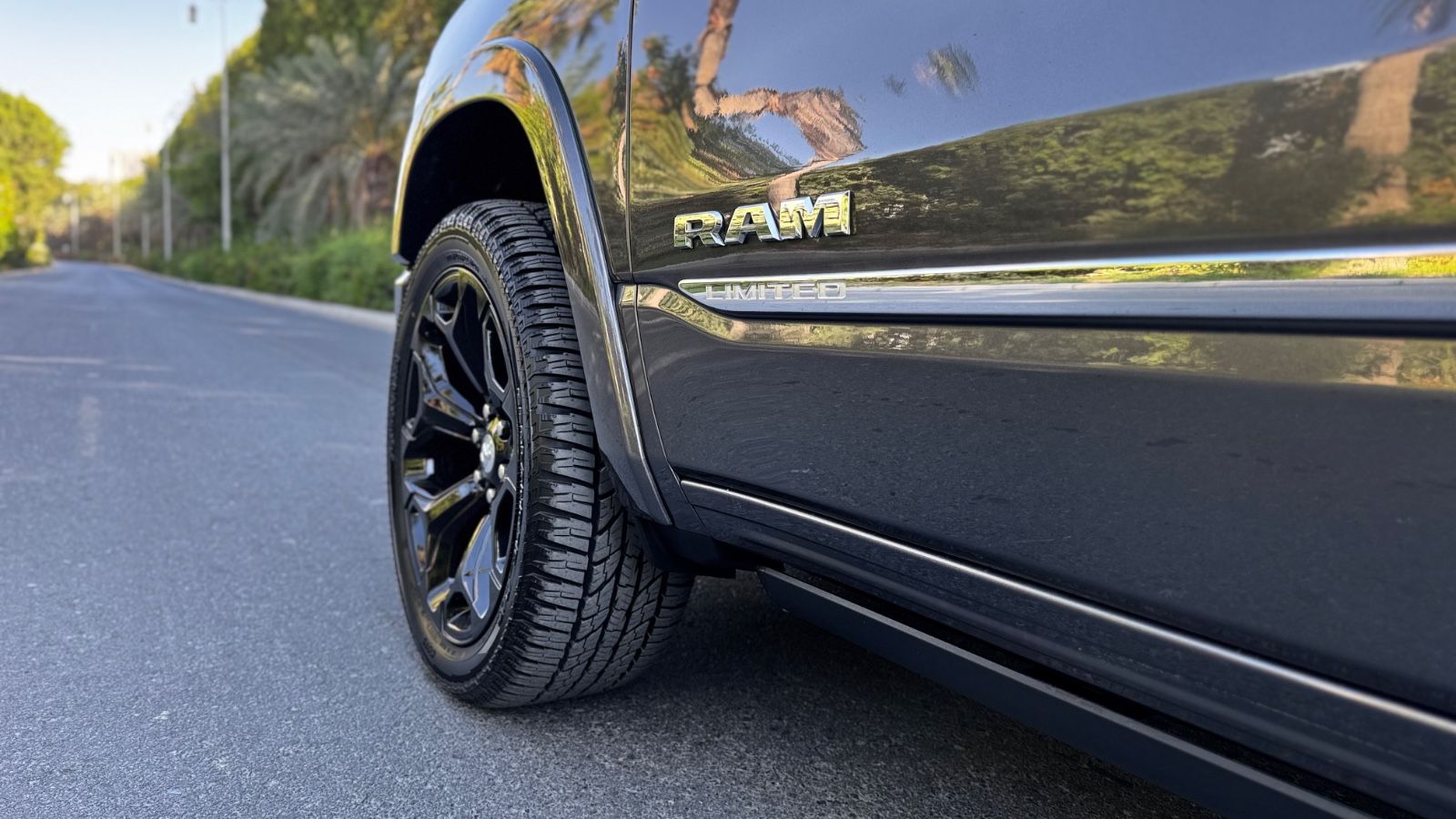 Dodge LIMITED*LPG*CARFAX*HEADUP*LUFT*RAMBOX*360°KAME