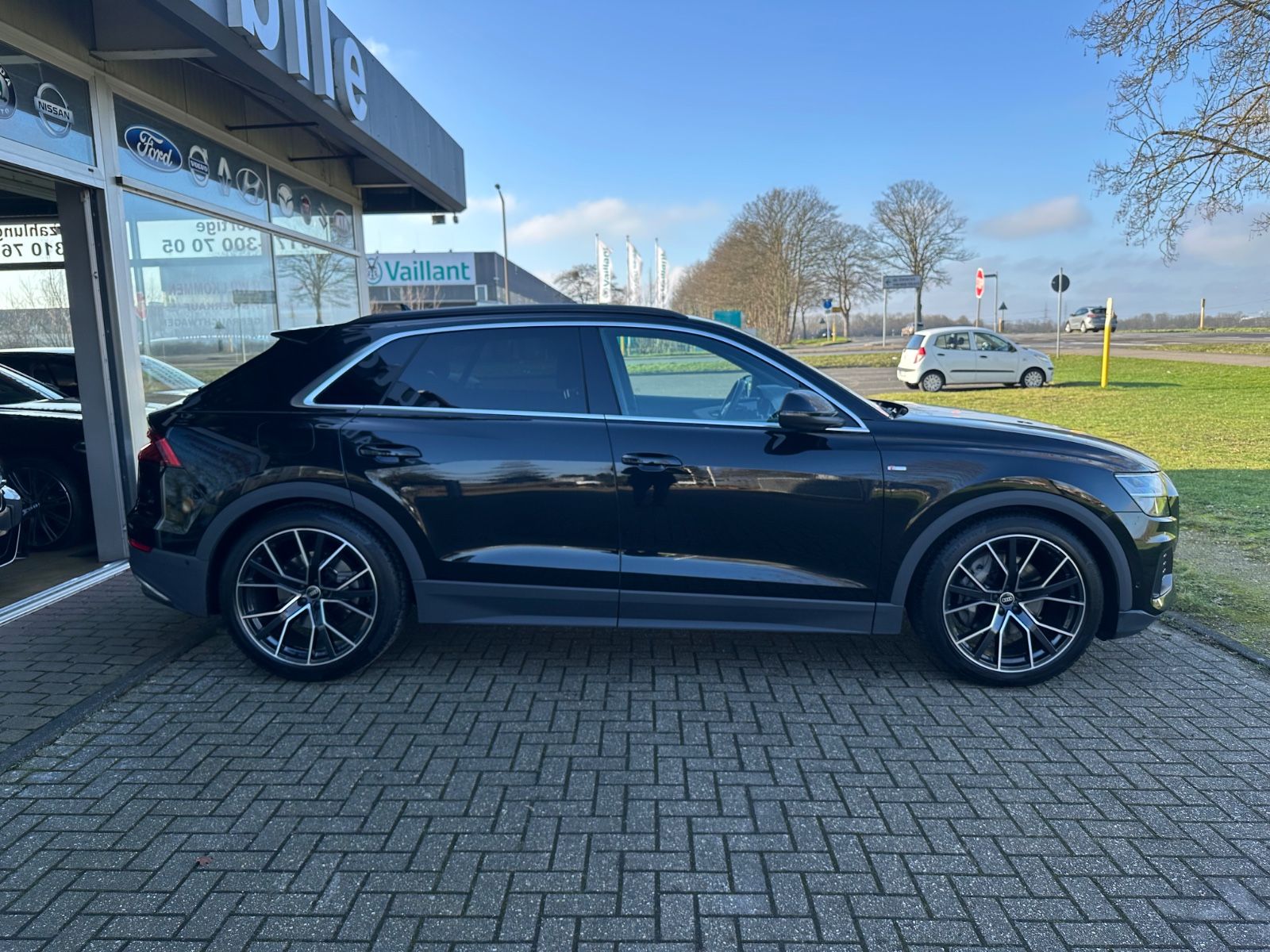 Audi Q8 50 TDI quattro S-LINE - Samsaru's Car Outlet